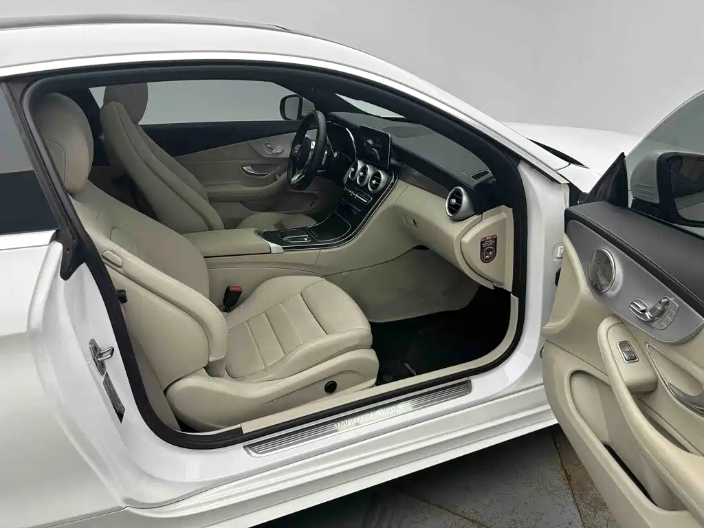 Mercedes-Benz C-Class 2022 — фото 7
