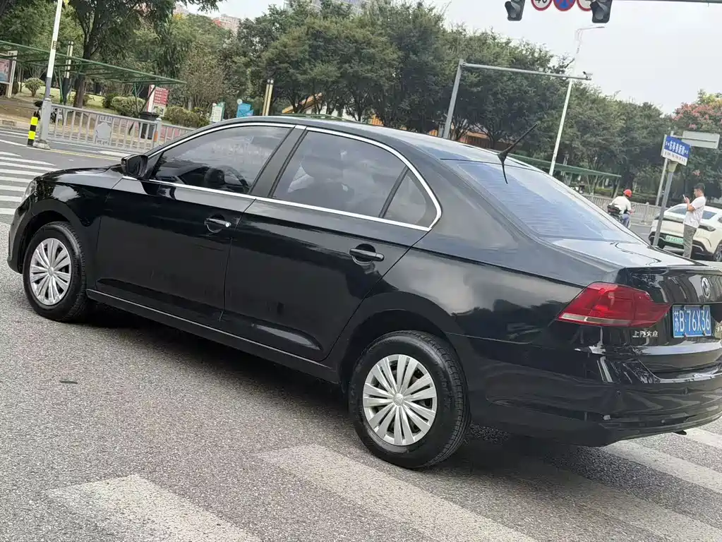 Volkswagen Santana — миниатюра 6