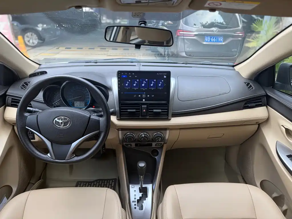 Toyota Yaris L — миниатюра 9