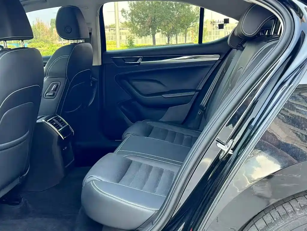 Skoda Superb — миниатюра 5