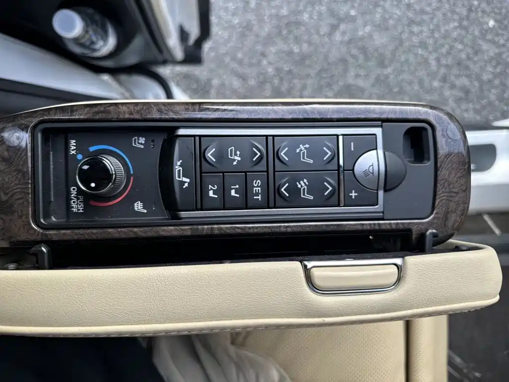 Toyota Vellfire — миниатюра 11