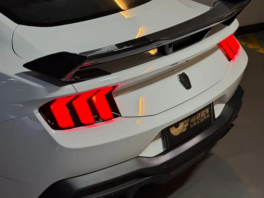 Ford Mustang 2024 5.0L V8 Dark Horse