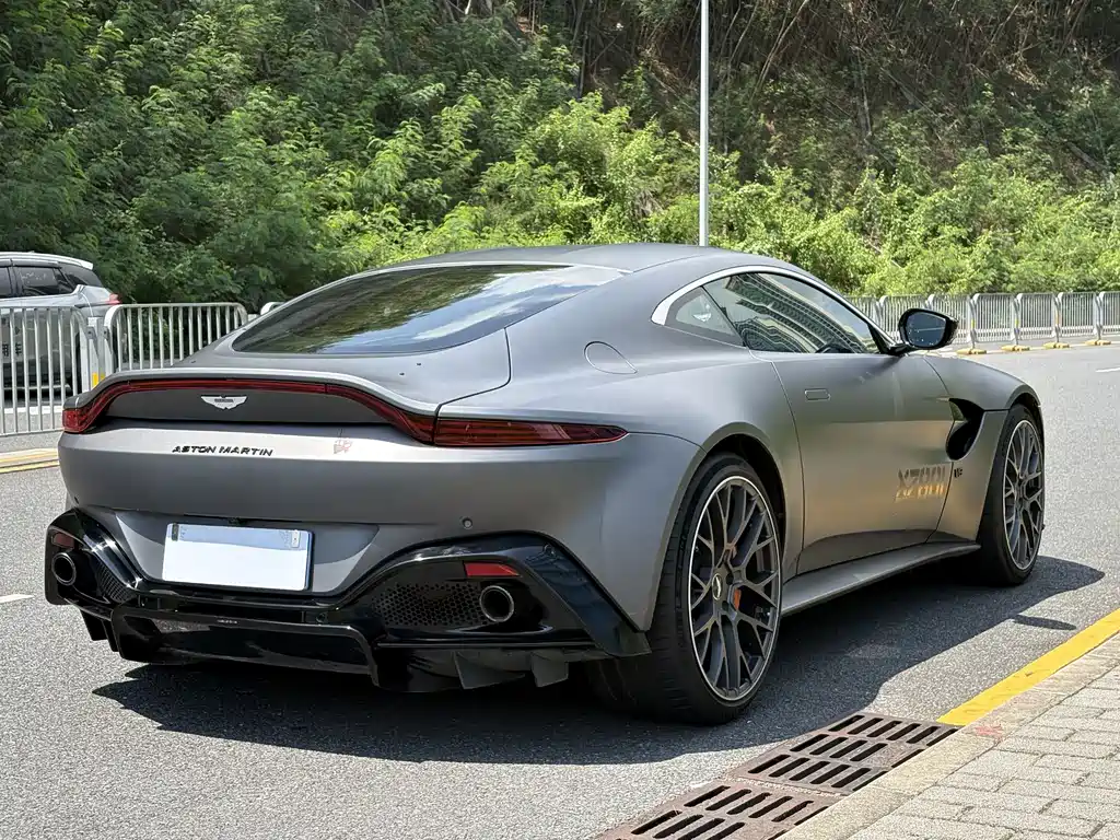 Aston Martin V8 Vantage — миниатюра 2
