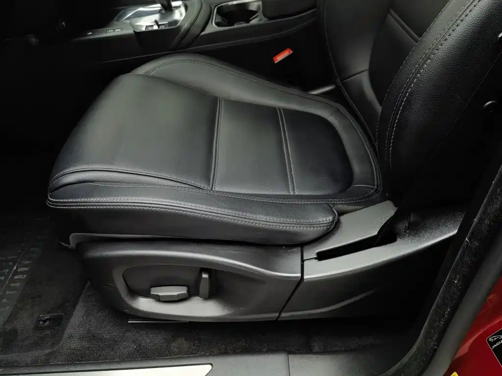 Jaguar E-PACE — миниатюра 20