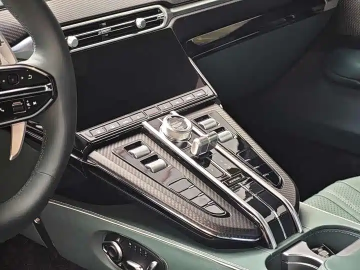 Aston Martin V8 Vantage — миниатюра 12
