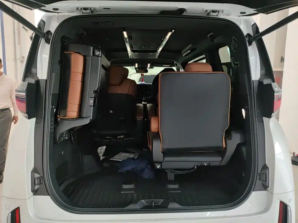 Toyota Vellfire — миниатюра 9