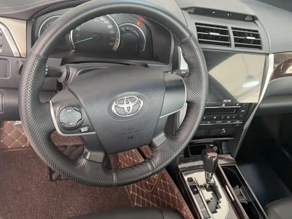 Toyota Camry — миниатюра 7