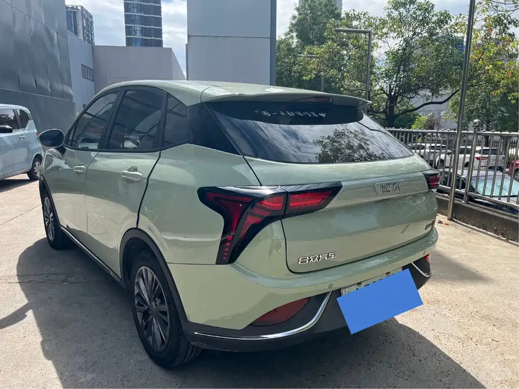 Neta V 2022 400
