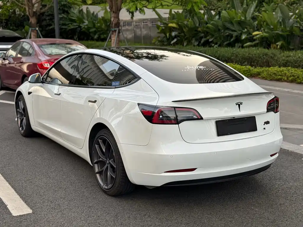 Tesla Model 3 — миниатюра 6