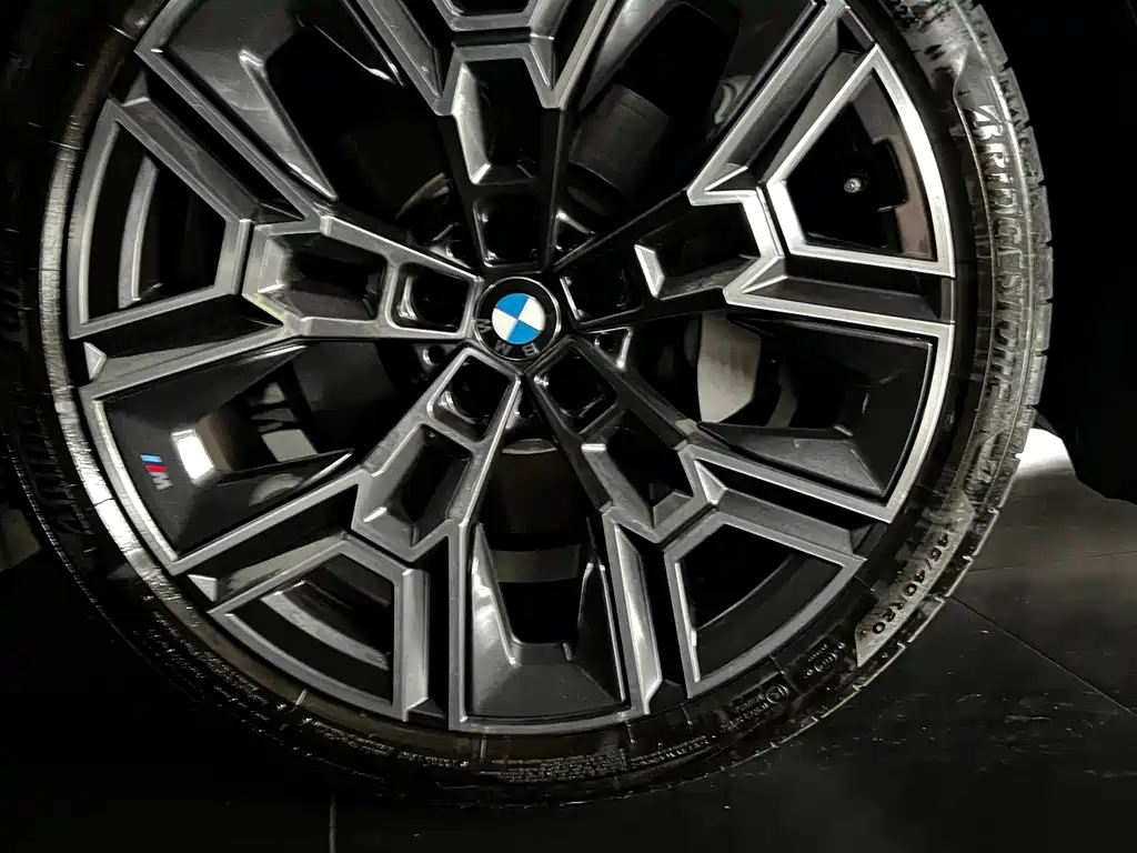 BMW 5 Series — миниатюра 4
