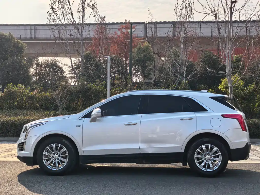 CADILLAC XT5