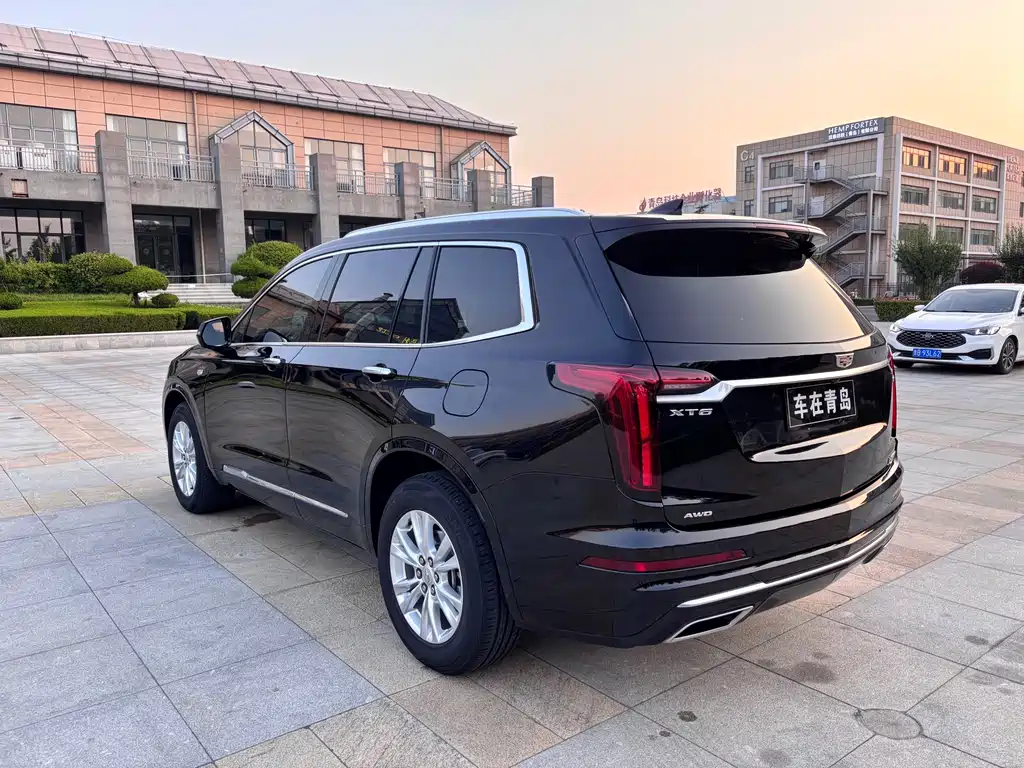 Cadillac XT6 2021 28T мест