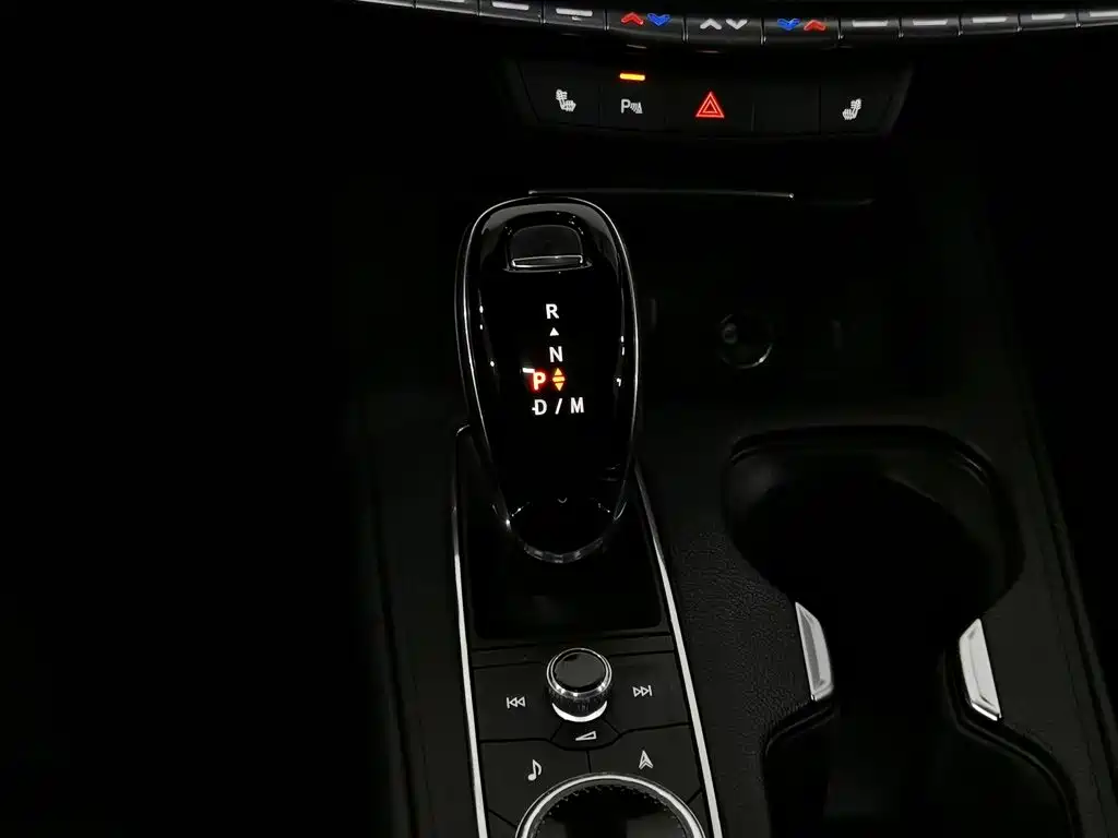Cadillac XT4 — миниатюра 13