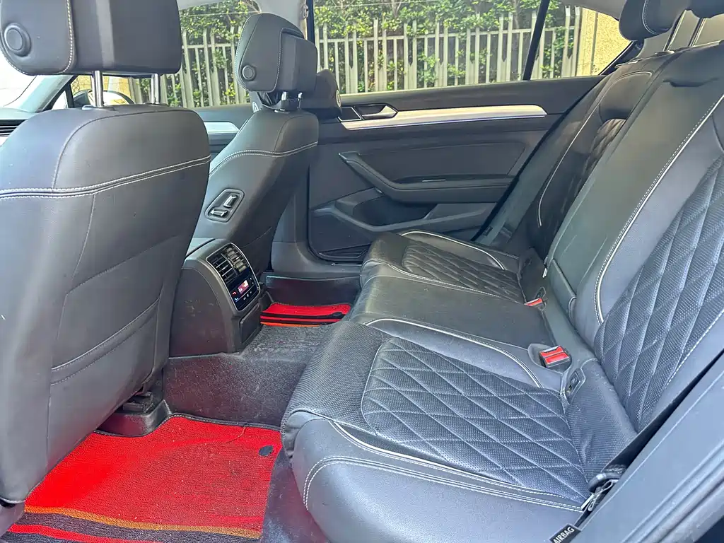 VOLKSWAGEN MAGOTAN GTE PLUG IN HYBRID