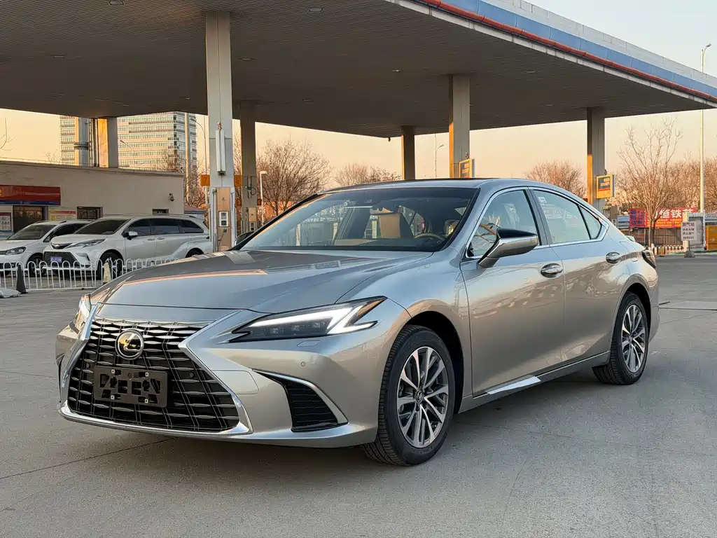 Lexus ES 0