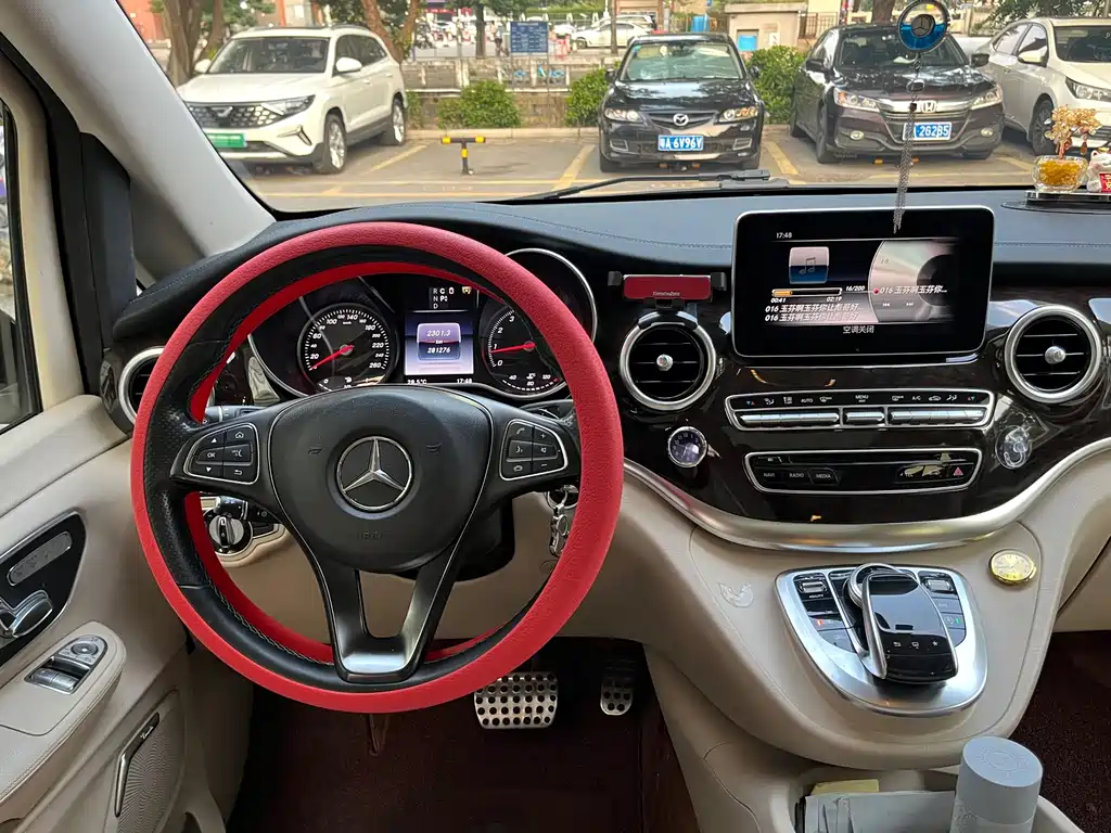 Mercedes-Benz V-Class — миниатюра 13
