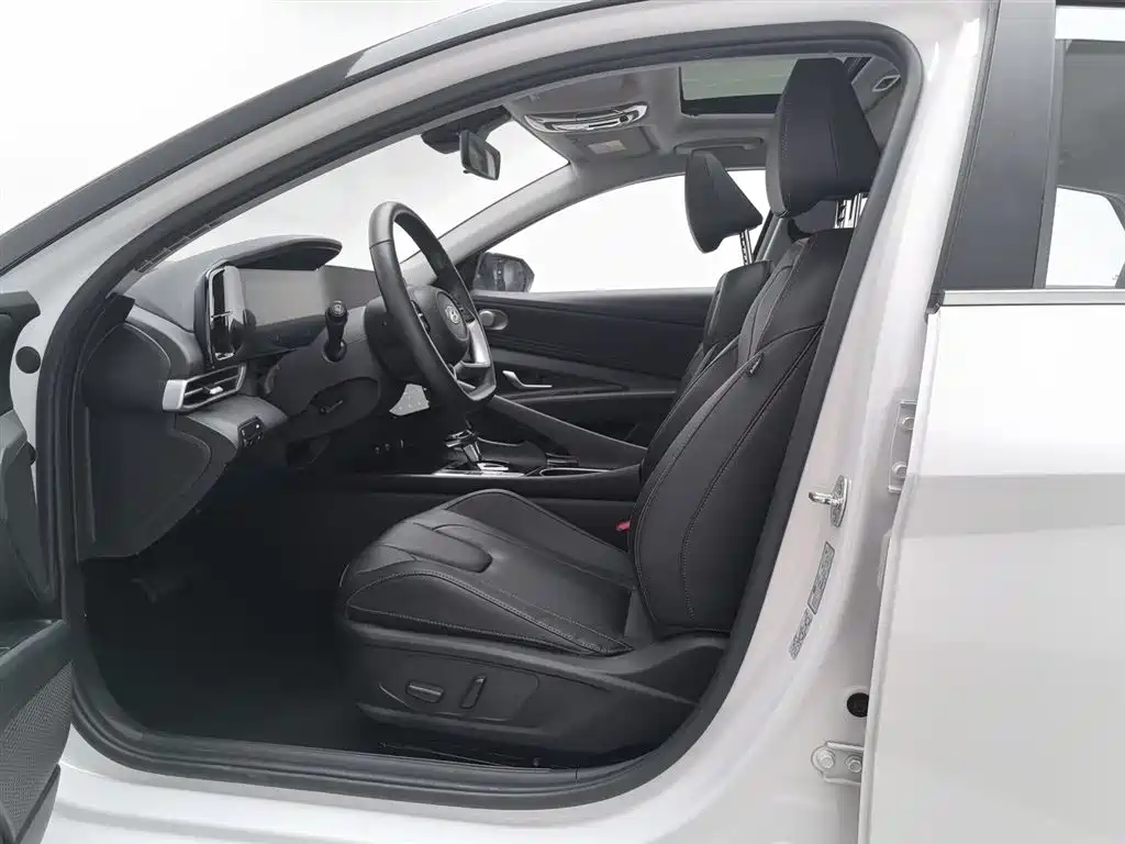 Hyundai Elantra 2022 1.5L CVT LUX Luxury