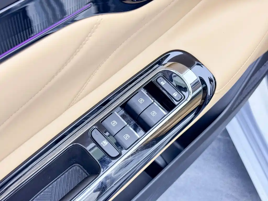 GAC Motor 传祺E8 PHEV — миниатюра 17