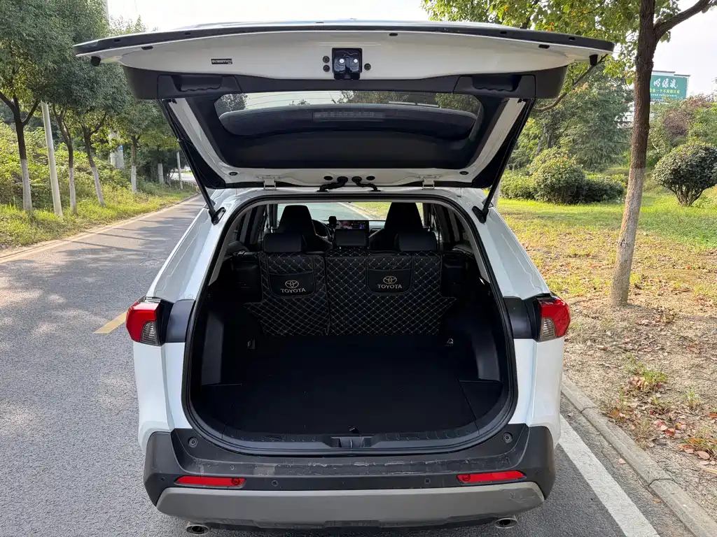 Toyota RAV4 — миниатюра 11