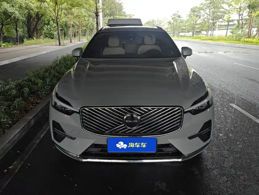 Volvo XC60 2026 B5 Luxury