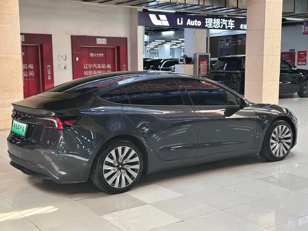 Tesla Model 3 — миниатюра 4