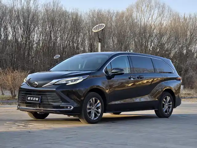 TOYOTA SIENNA 2025