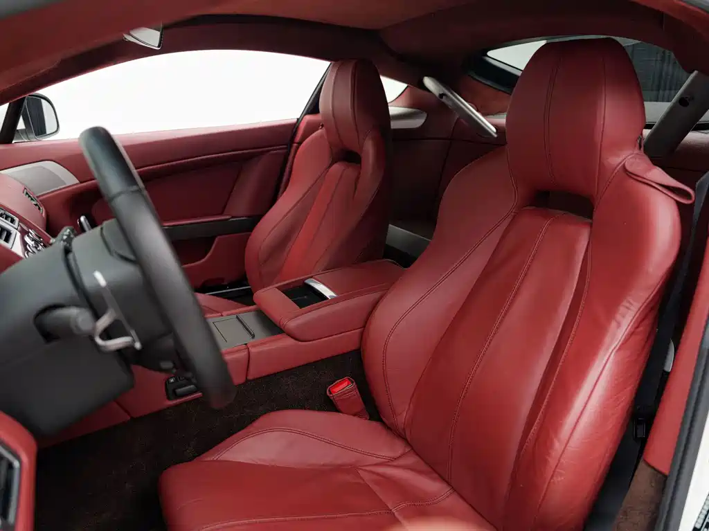 Aston Martin V8 Vantage — миниатюра 11