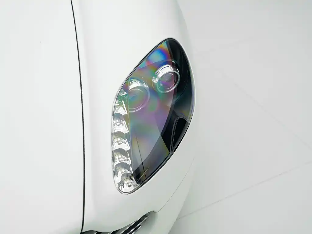 Aston Martin V8 Vantage — миниатюра 7