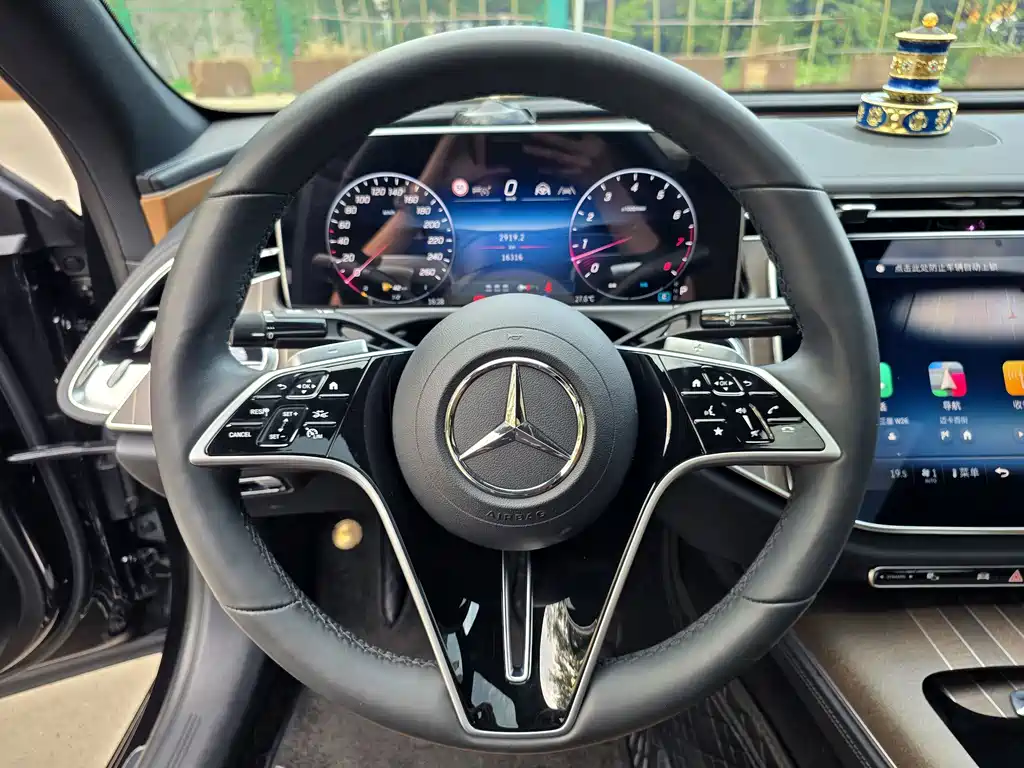 Mercedes-Benz E-Class — миниатюра 10