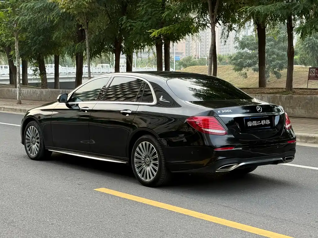 Mercedes-Benz E-Class — миниатюра 4