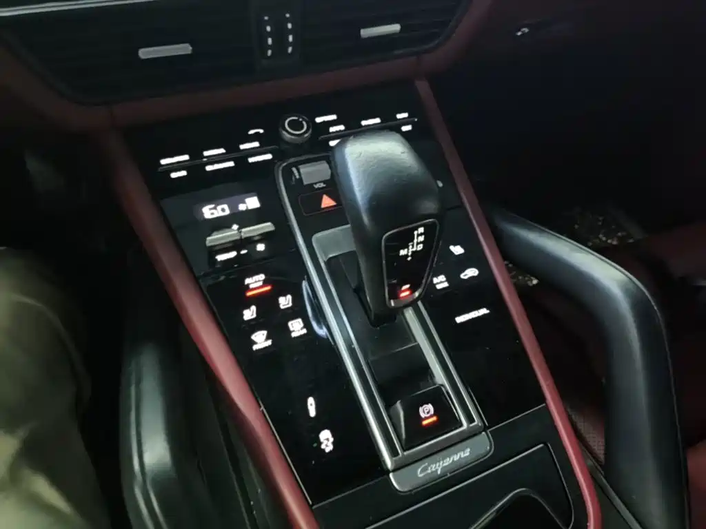 Porsche Cayenne Hybrid — миниатюра 14