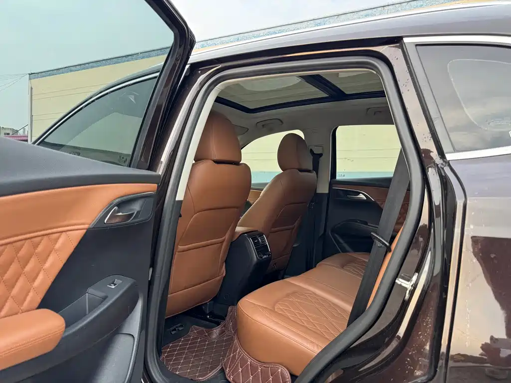 Borgward BX7 — миниатюра 10