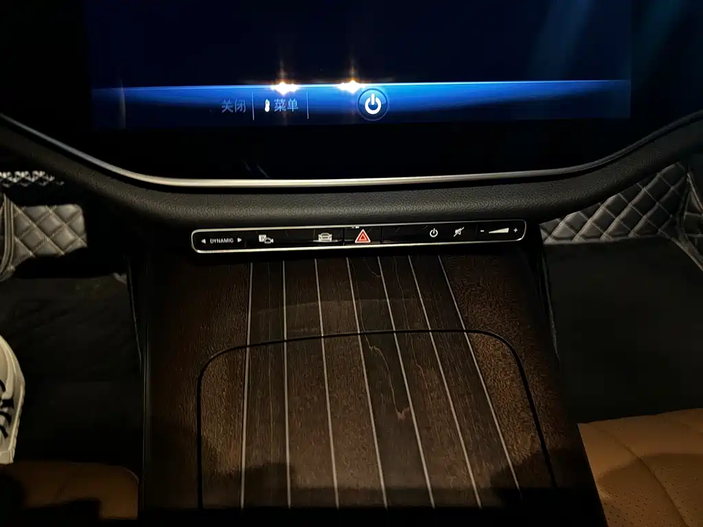 Mercedes-Benz E-Class — миниатюра 11