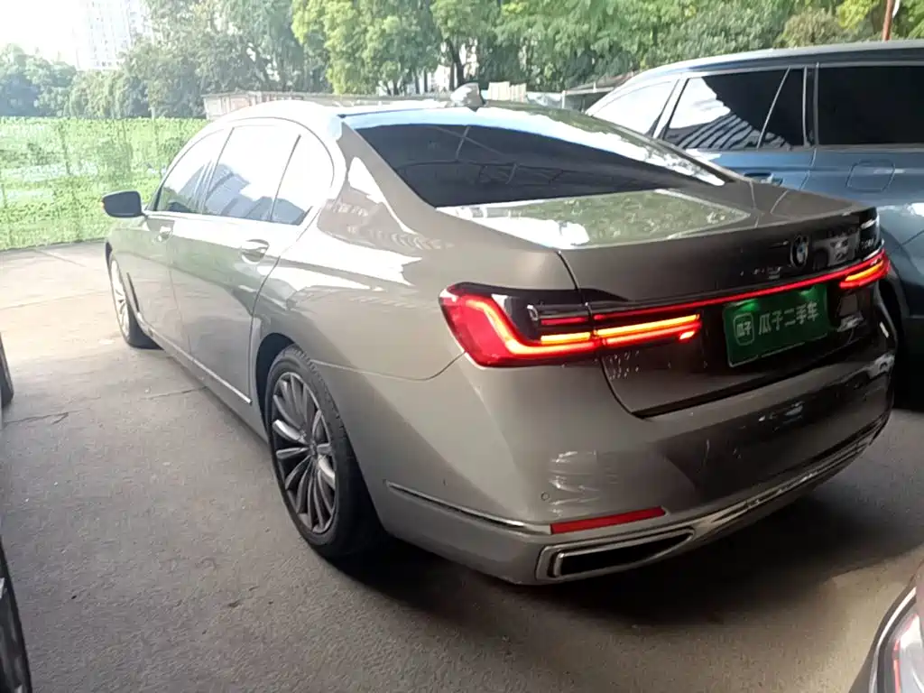 BMW 7 Series — миниатюра 5