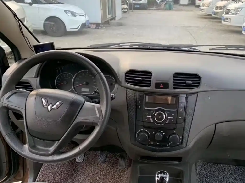 Wuling Hongguang — миниатюра 6