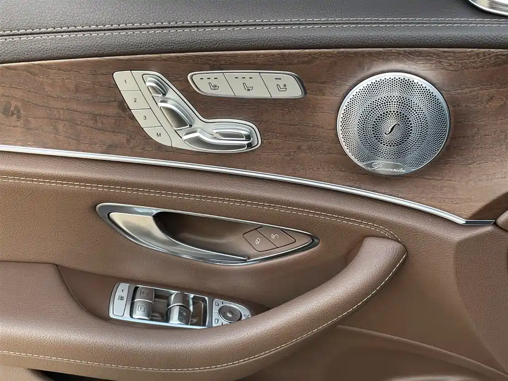 Mercedes-Benz E-Class — миниатюра 7