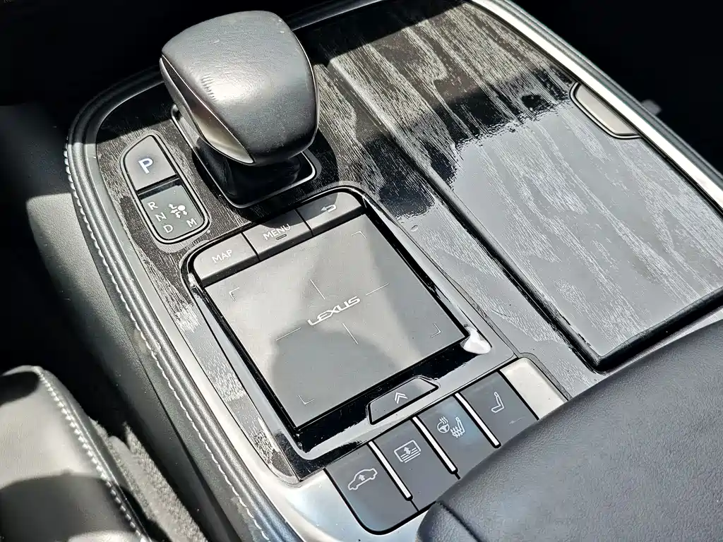 Lexus LS — миниатюра 11
