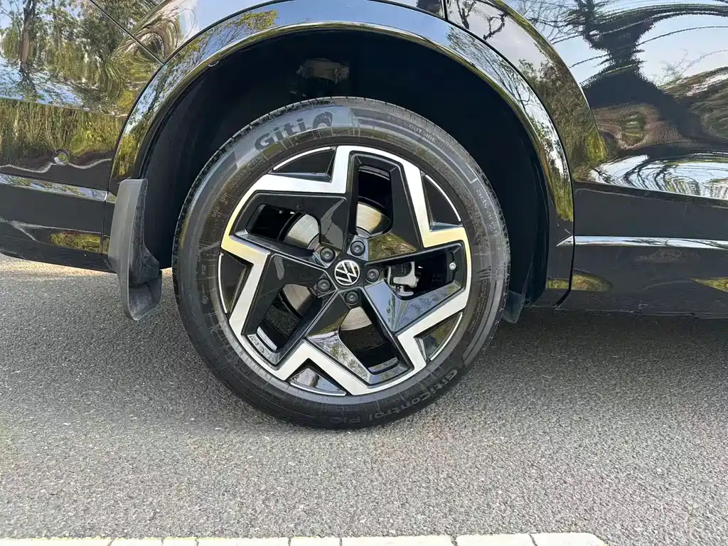 Volkswagen Tiguan L — миниатюра 22
