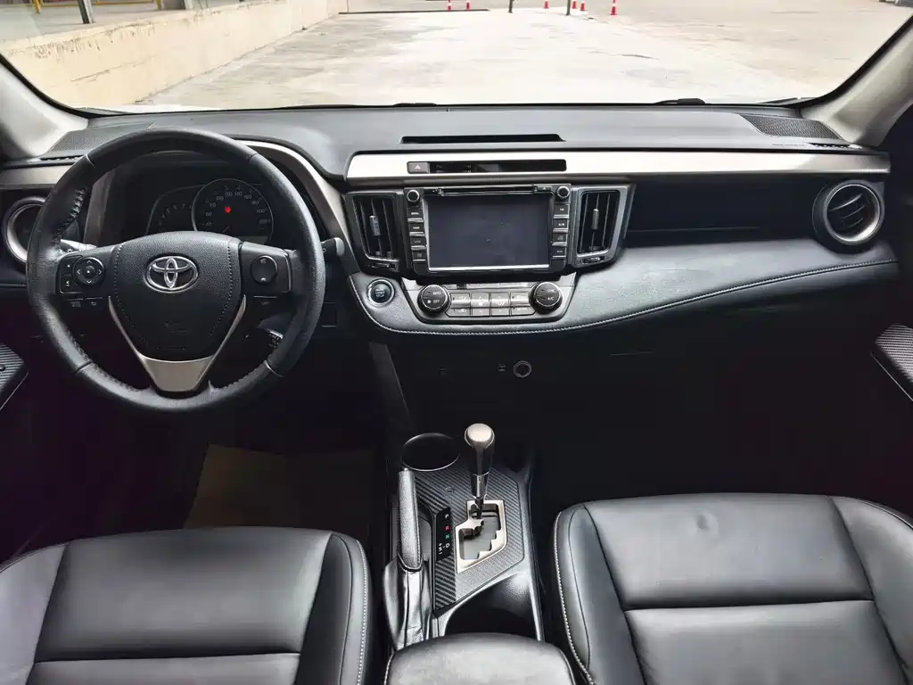 Toyota RAV4 — миниатюра 9
