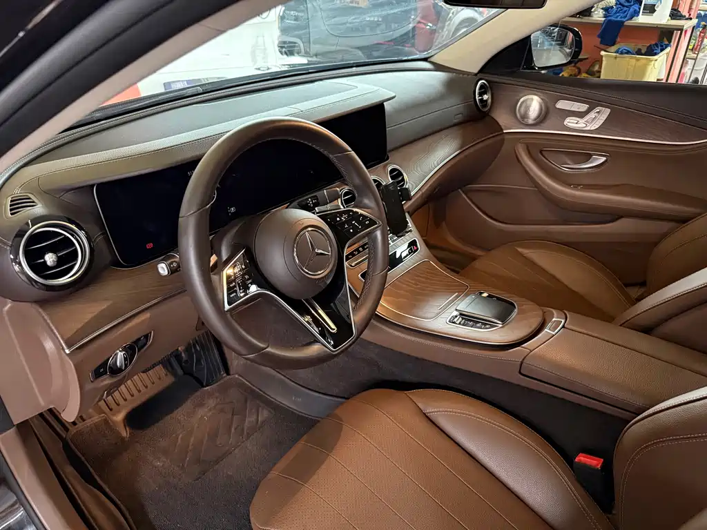 Mercedes-Benz E-Class — миниатюра 16