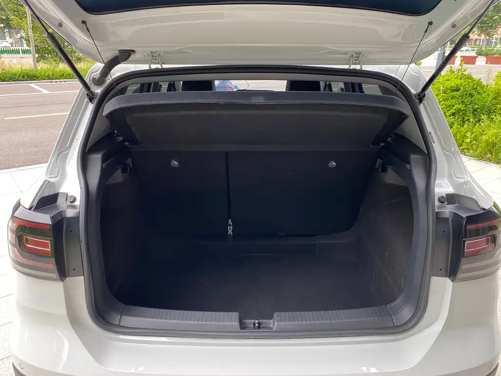 Volkswagen Tacqua 1.5L Auto Joy Connected Edition, фото 17