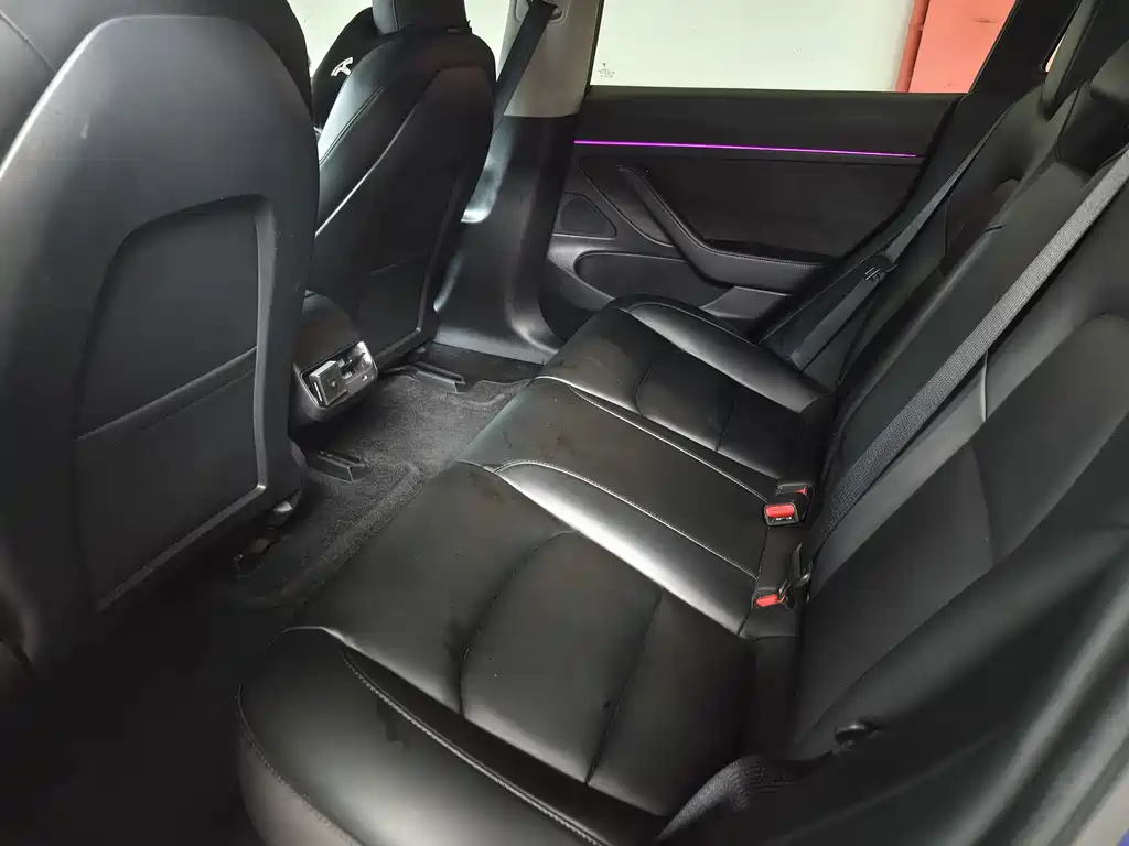 Tesla Model 3 — миниатюра 9