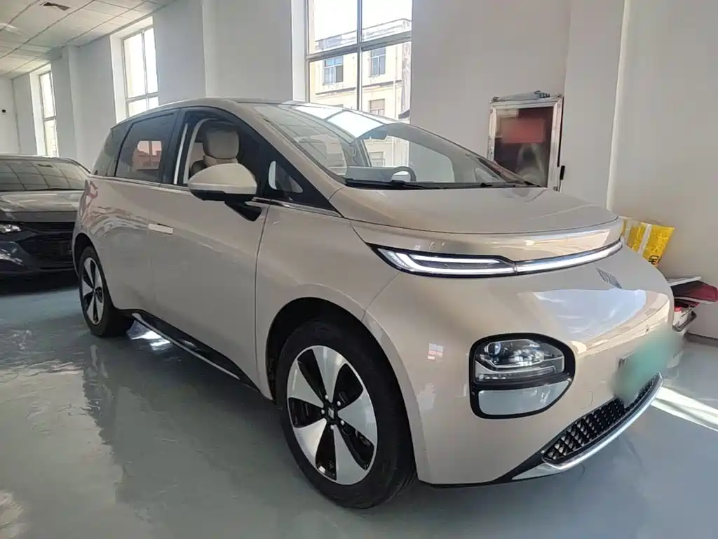 Baojun Yunduo — миниатюра 4