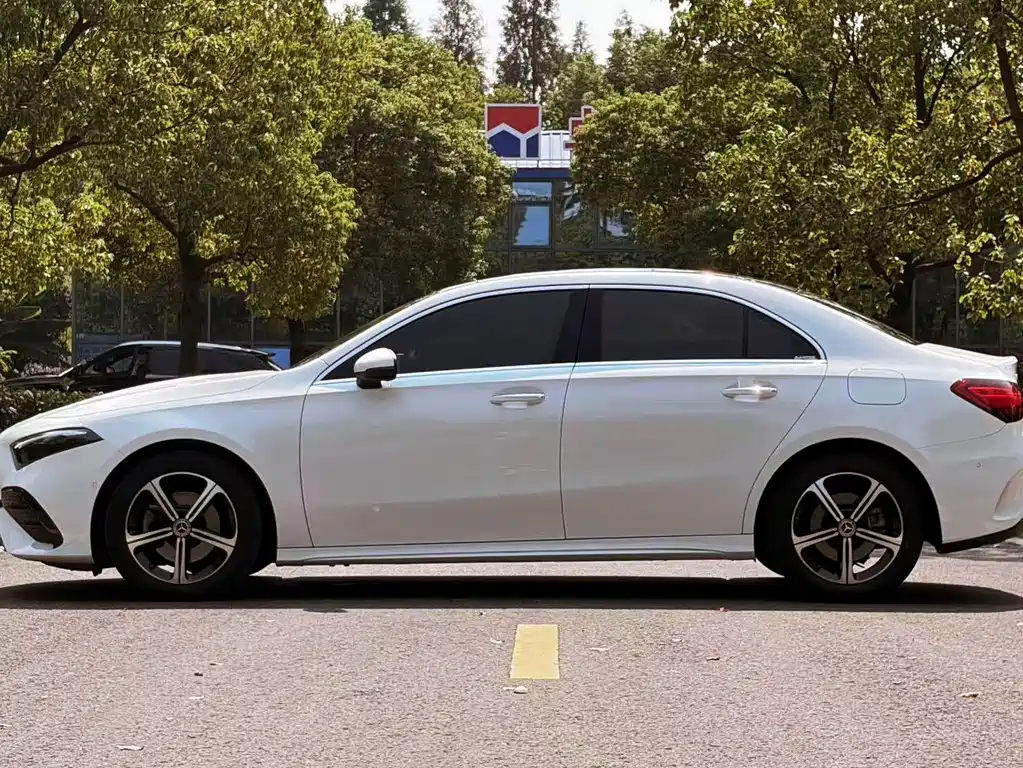 Mercedes-Benz A-Class — миниатюра 8