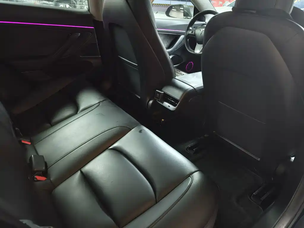 Tesla Model 3 — миниатюра 6