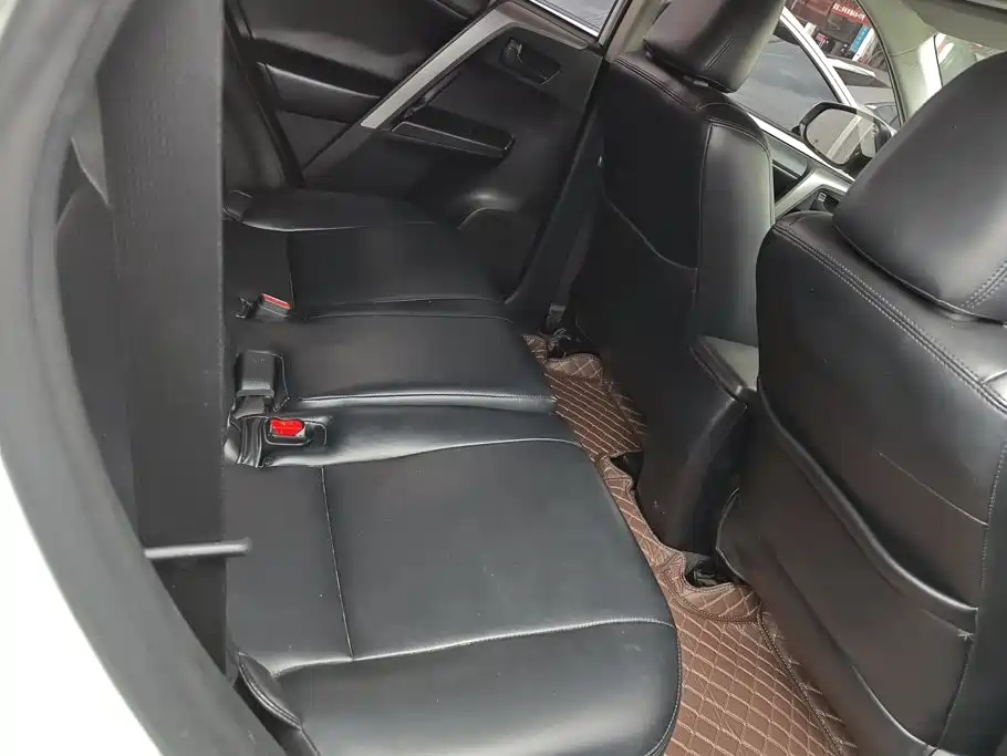 Toyota RAV4 — миниатюра 11