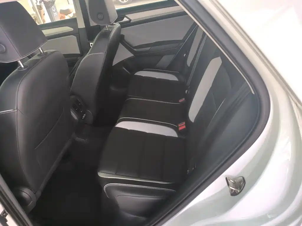 Volkswagen T-Roc — миниатюра 17