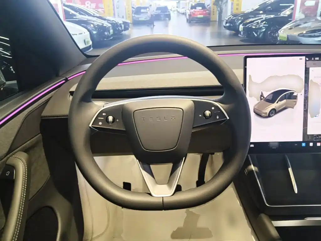 Tesla Model Y L — миниатюра 11