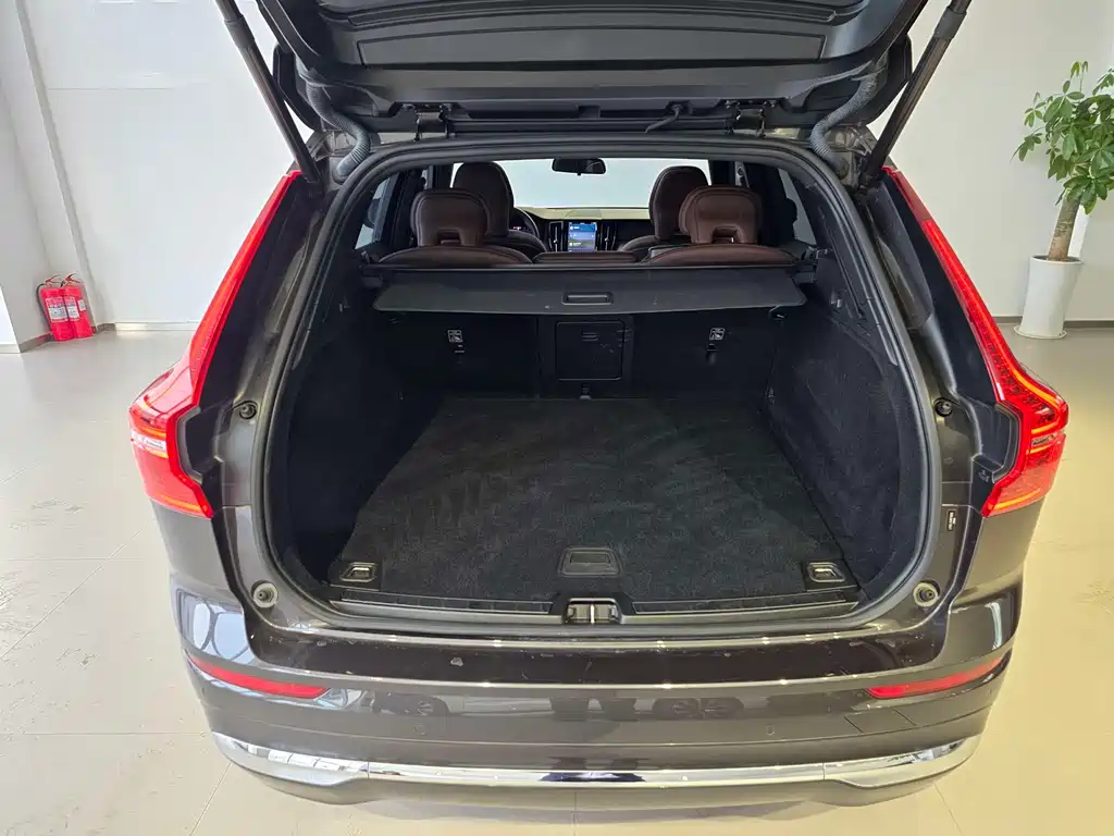 Volvo XC60 2024 B5 Luxury