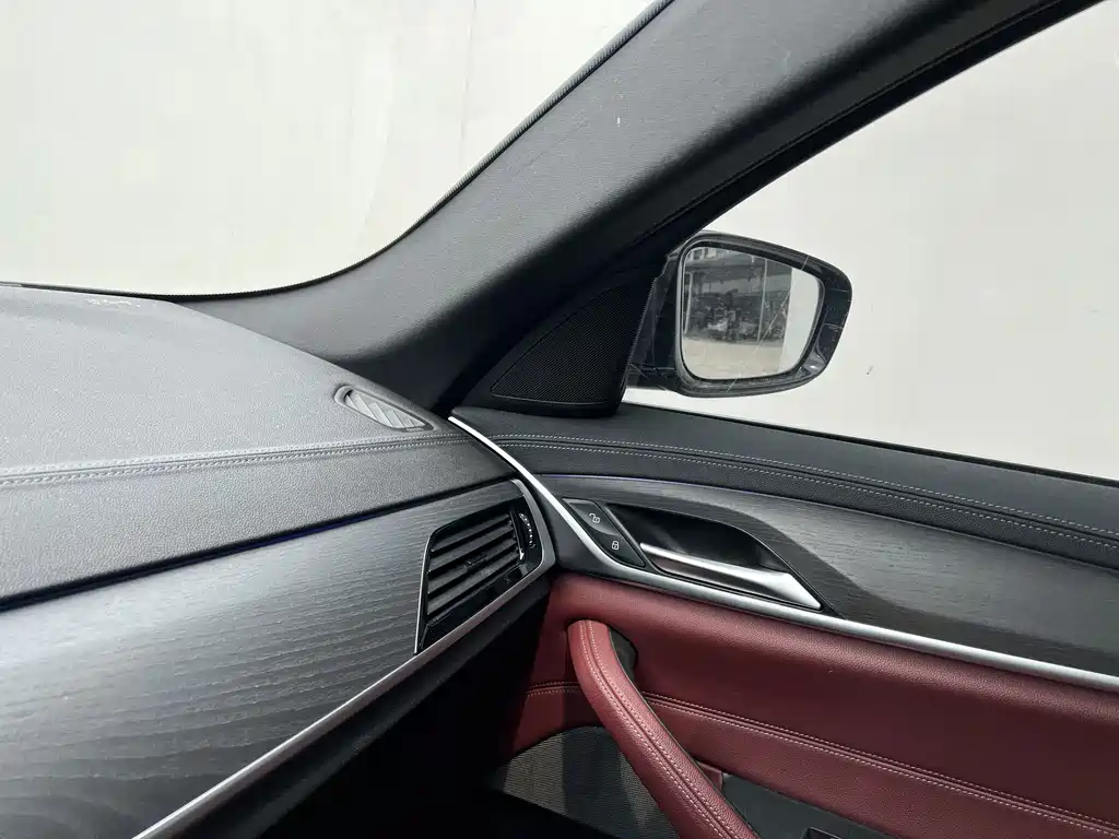 BMW 5 Series — миниатюра 12